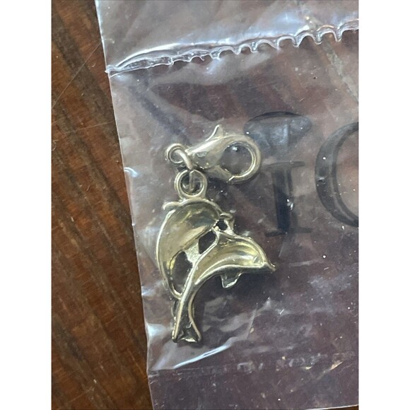New Di Diamonds International Cruise Ship Jewelry Dolphins Charm - Picture 3 of 3